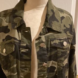 NWT JouJou Camo denim jacket from Francesca’s in shades of green and black